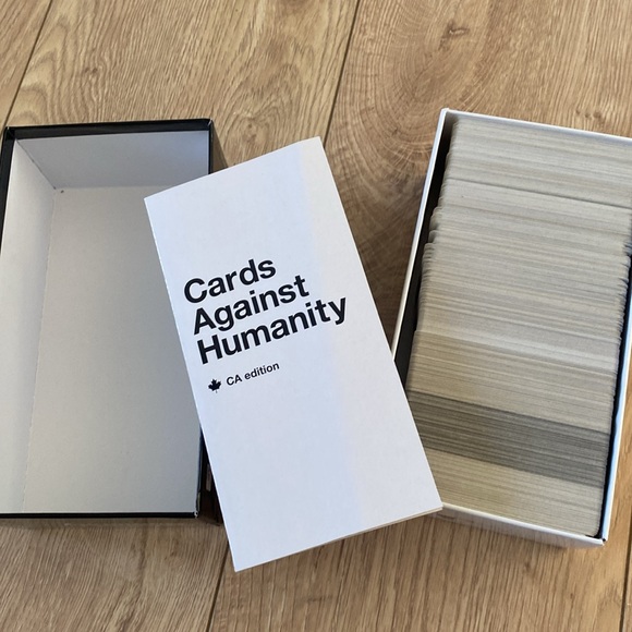 Cards Against Humanity CA Edition - Picture 2 of 5